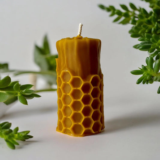 Świeca z wosku pszczelego ozdobna heksagon lejący Miód frontowo