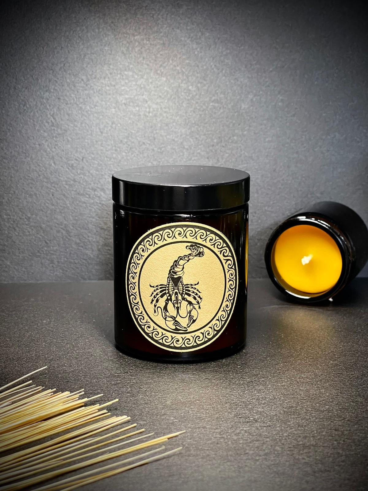 Świeca z wosku pszczelego 180 ml ZNAKI ZODIAKU w szkle