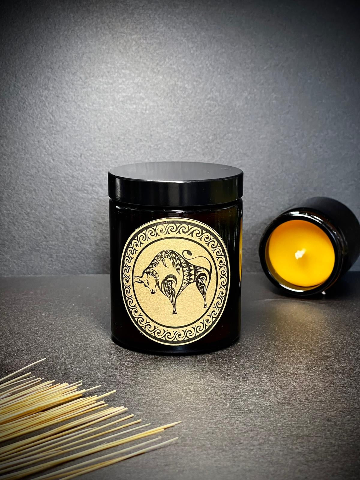 Świeca z wosku pszczelego 180 ml ZNAKI ZODIAKU w szkle