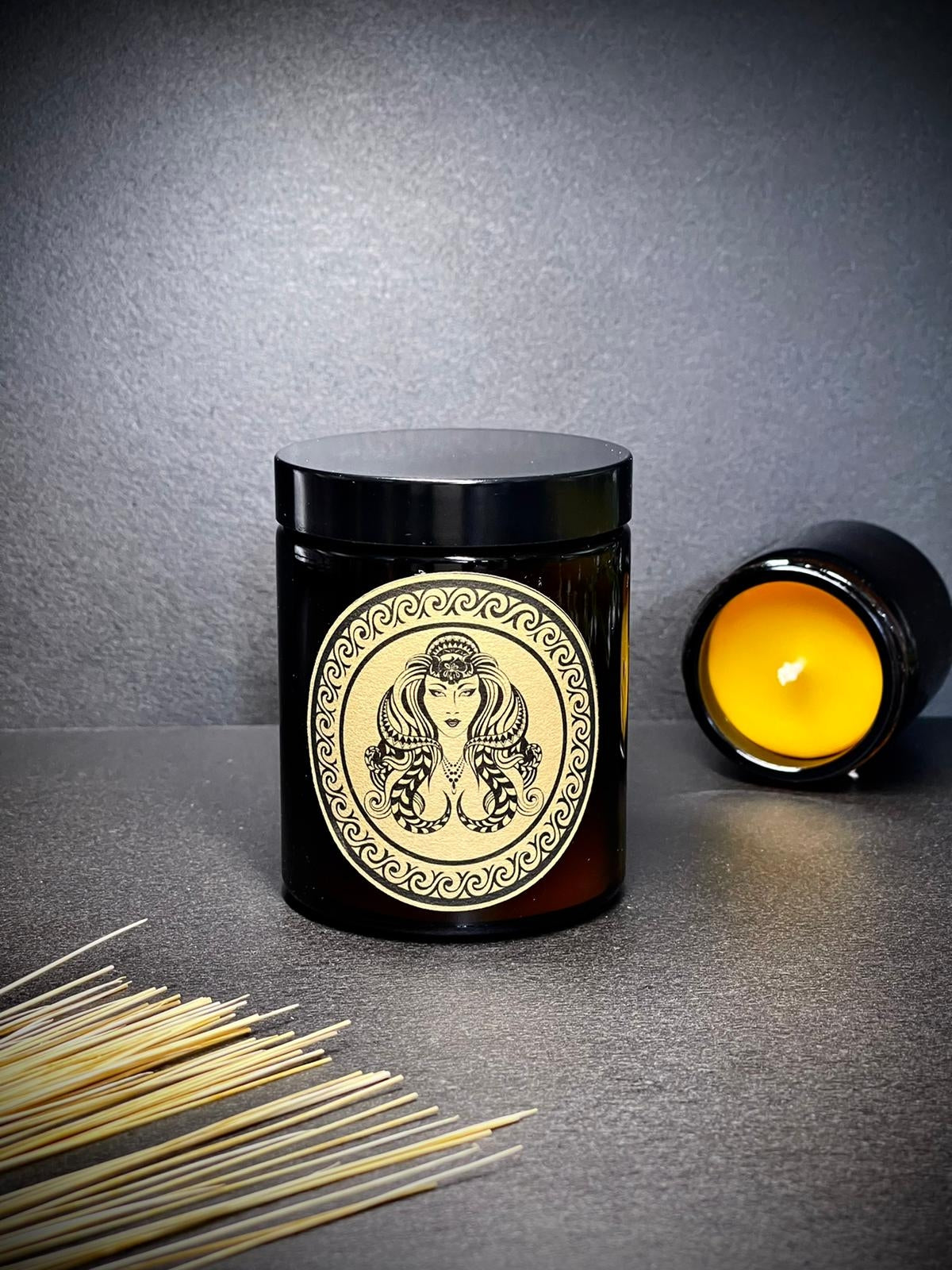Świeca z wosku pszczelego 180 ml ZNAKI ZODIAKU w szkle