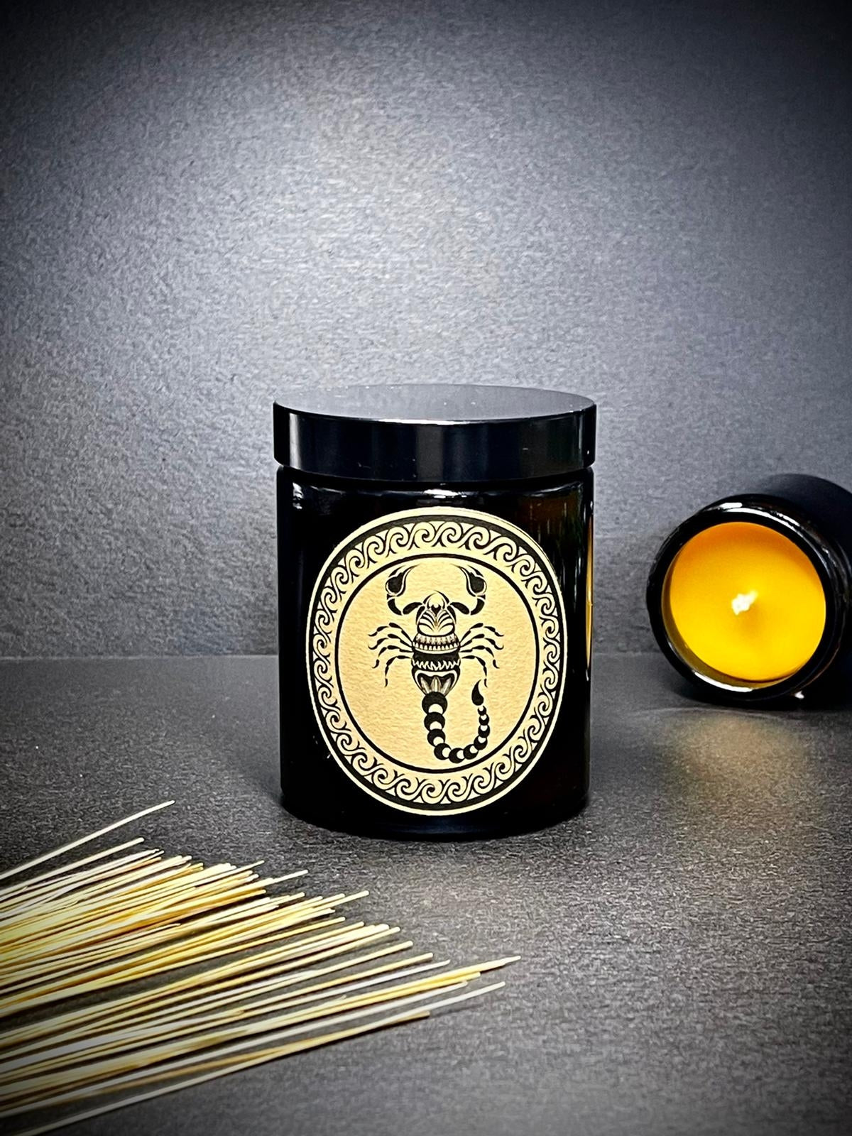 Świeca z wosku pszczelego 180 ml ZNAKI ZODIAKU w szkle