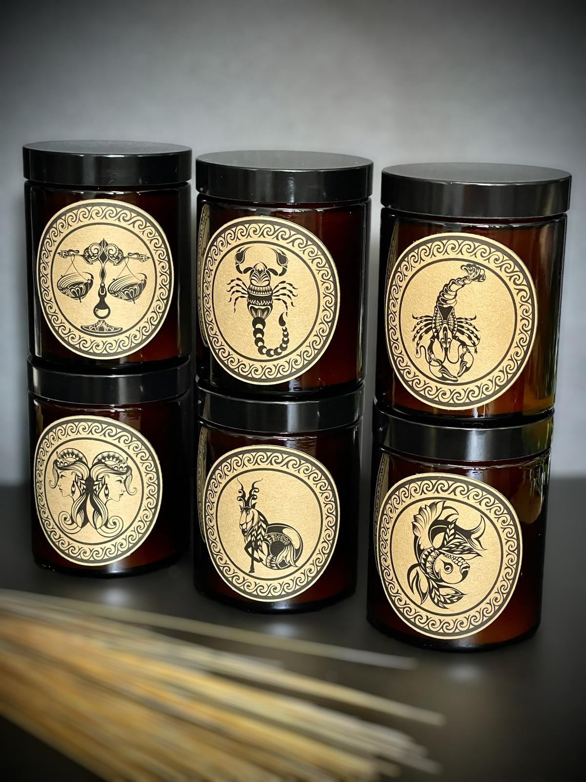 Świeca z wosku pszczelego 180 ml ZNAKI ZODIAKU w szkle